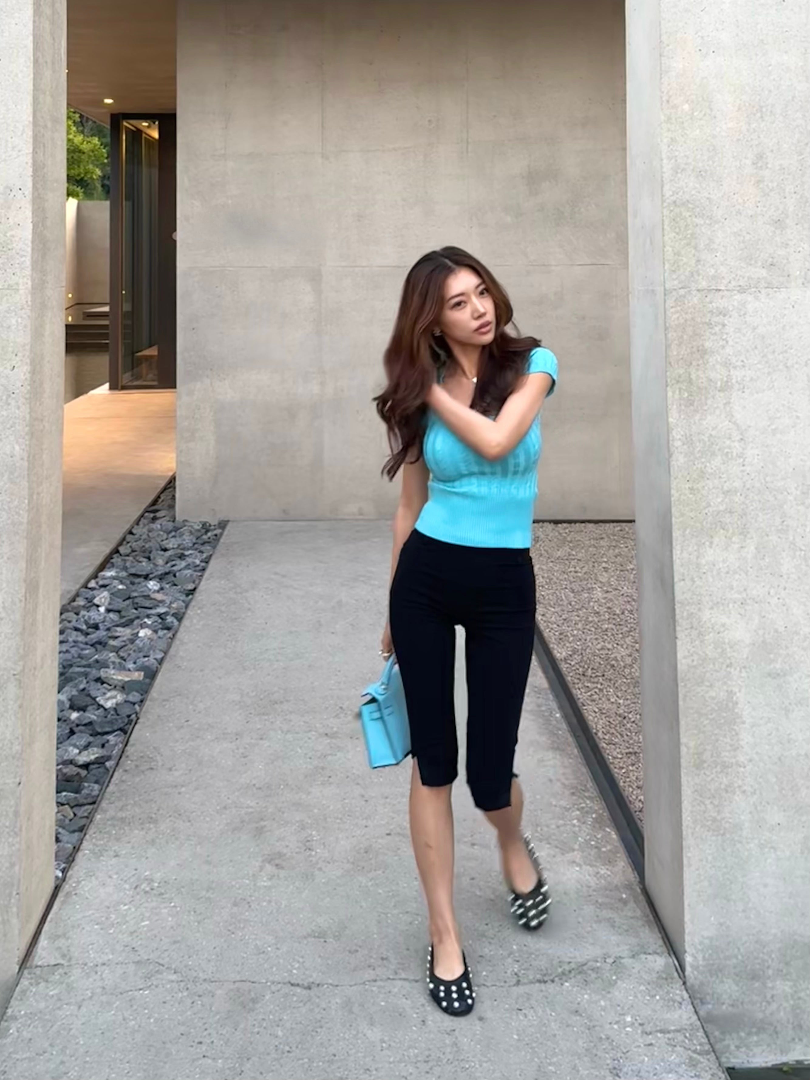 TIMELESS V NECK CABLE KNIT TOP - BLUE ATOLL