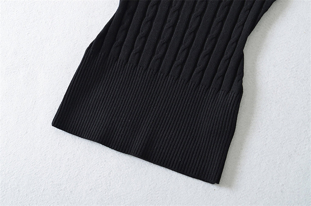 TIMELESS V NECK CABLE KNIT TOP - BLACK