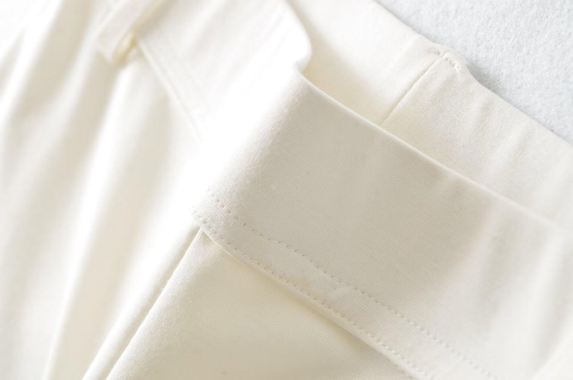 KIKI CAPRI PANT - WHITE / BLACK