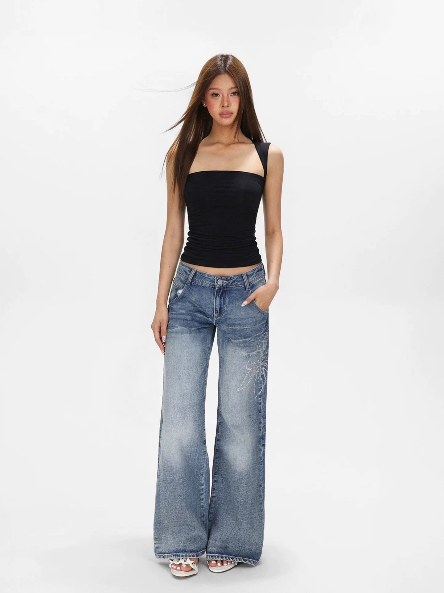 DIA SQUARE NECK SLEEVELESS TOP - WHITE / BLACK